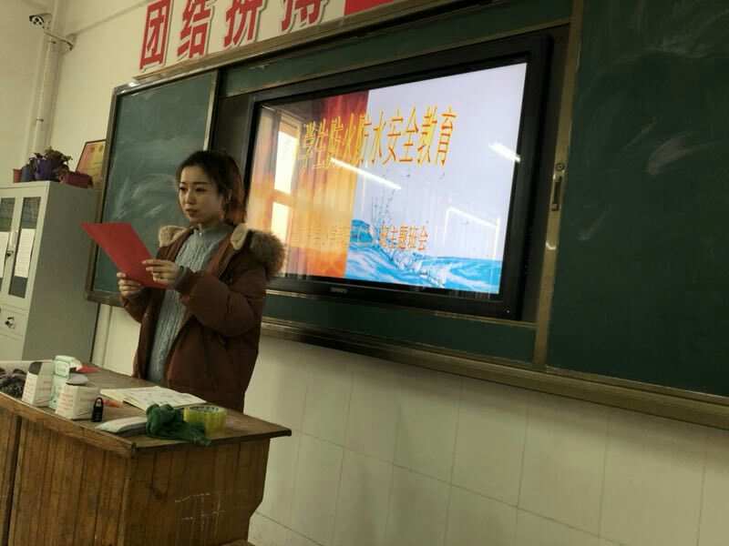 江苏科技大学伯藜支教团在大翟学校举办主题班会课