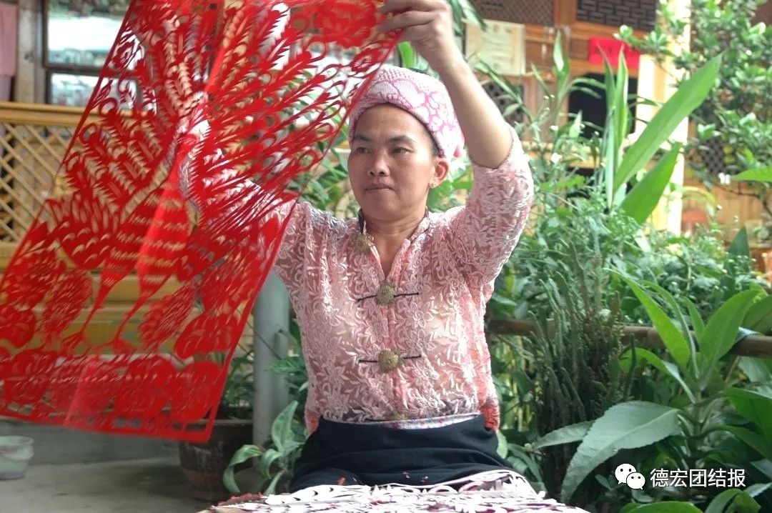 世界首部傣族剪纸动漫《圣域魔火——傣族泼水节的传说》