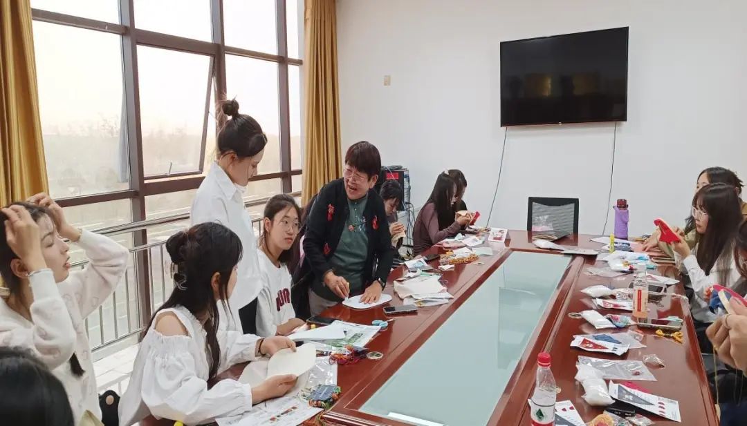 工商管理学院开展“润疆”系列传统文化小课堂